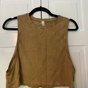 Lululemon cropped tank!